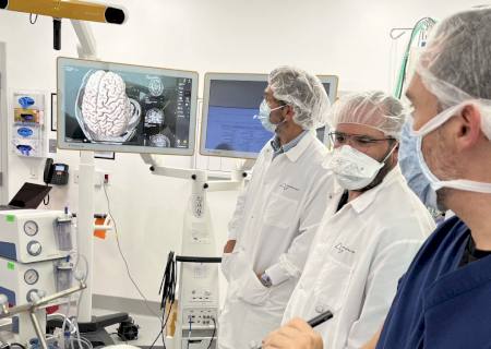 Empresa de Musk faz 1º implante de chip cerebral em humano